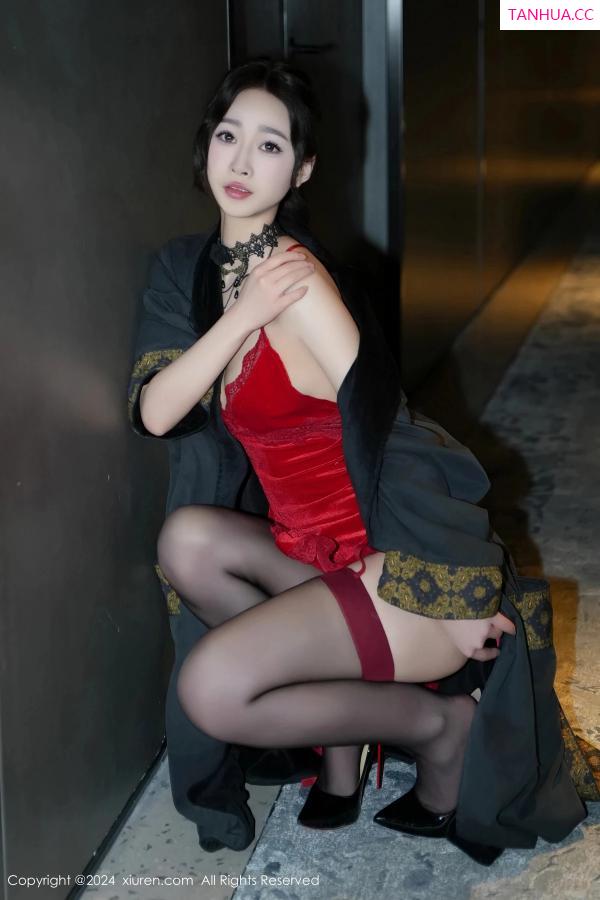   [XiuRen]高清写真图 2024.05.16 No.8547 软糖爱喝奶 黑丝美腿第17张图片